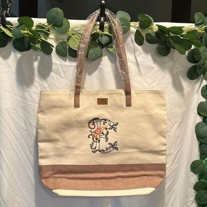 BNWT Color Dunes Embroidered initial “E” tote bag